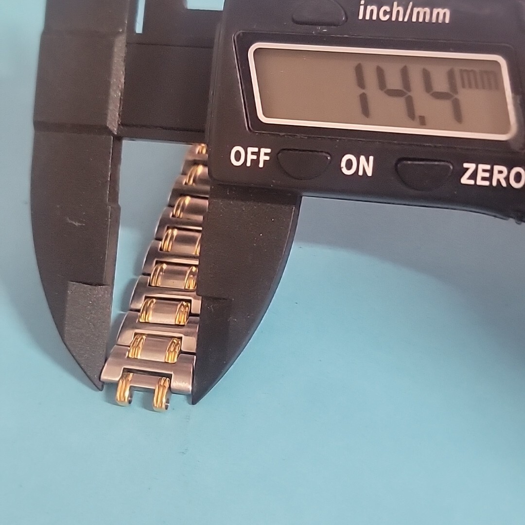 Partial Band Links For Gucci 9000L Two Tone This is 1 Piece Can’t Be Separated.