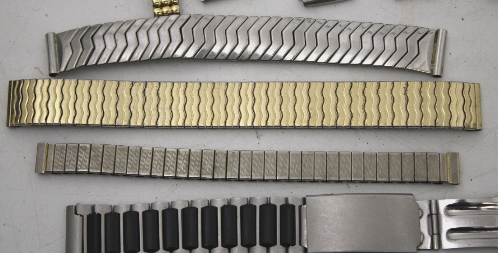 Quantity of Mixed Type Watchmakers Spare Straps, Various Lug Widths
