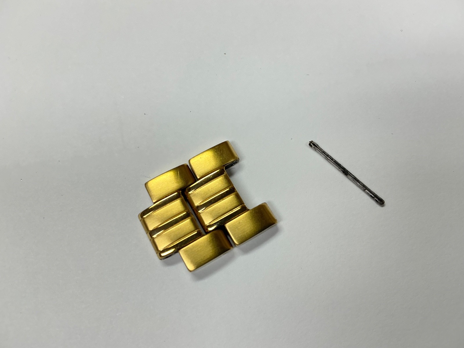 Seiko Watch 2 Links V158-0AD0 Gold Tone 19mm