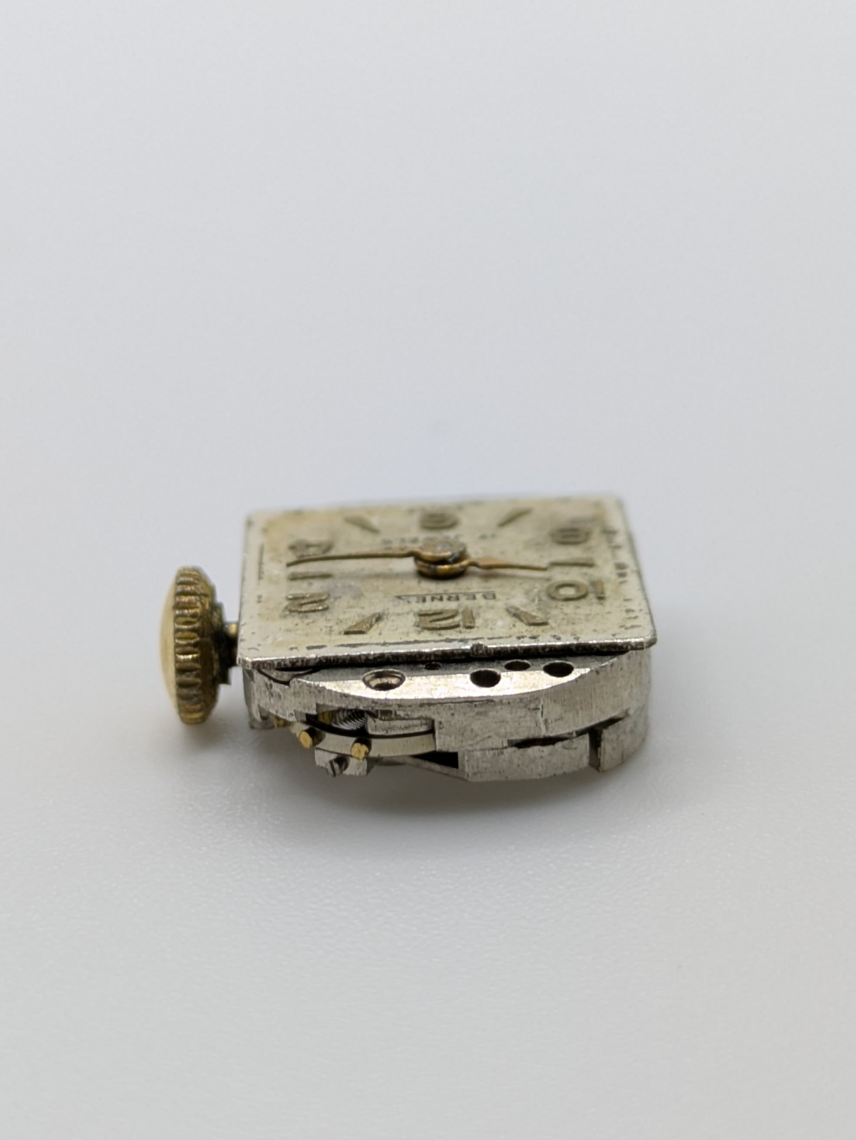 AS 976 Bernex Manual Wind Watch Movement Swiss Made 17 Jewels Untested 14.8mm