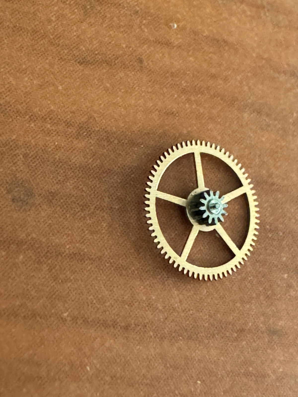 VINTAGE DRIVING GEAR FOR RATCHET WHEEL FOR OMEGA 470-1437 WRIST WATCH MOVEMENT