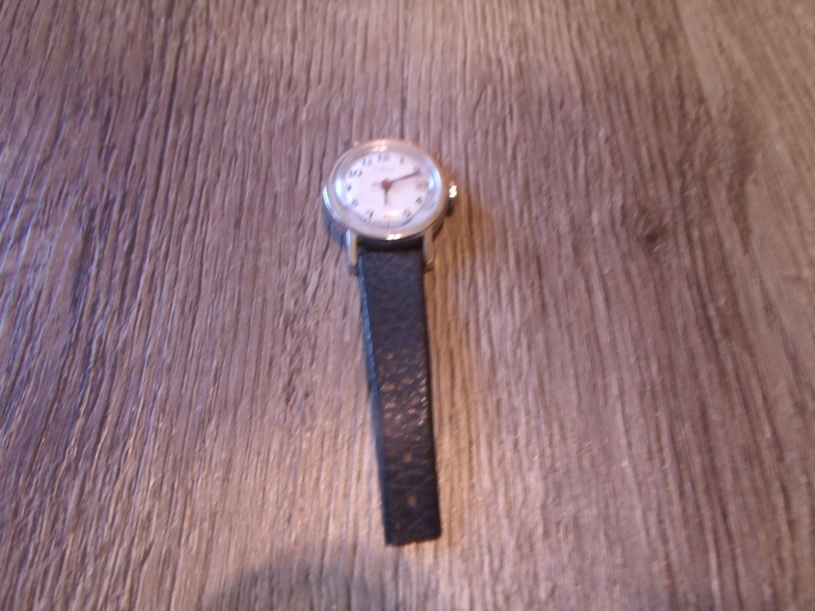 COLLECTIBLE TIMEX DATE WOMEN’S WRISTWATCH FOR PARTS OR REPAIR