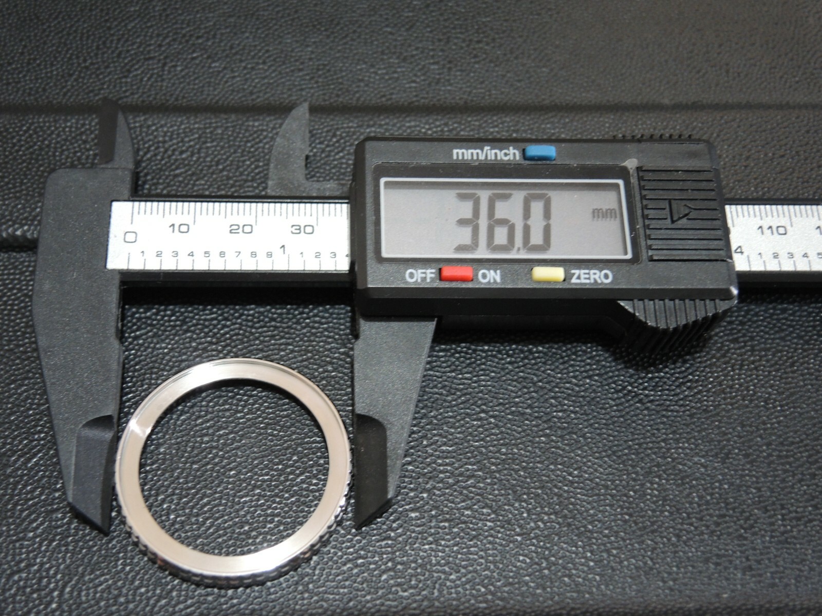 NEW STAINLESS ROTATING BEZEL W/GASKET SEIKO SKX013 (7S26-0030) MEDIUM DIVER’S
