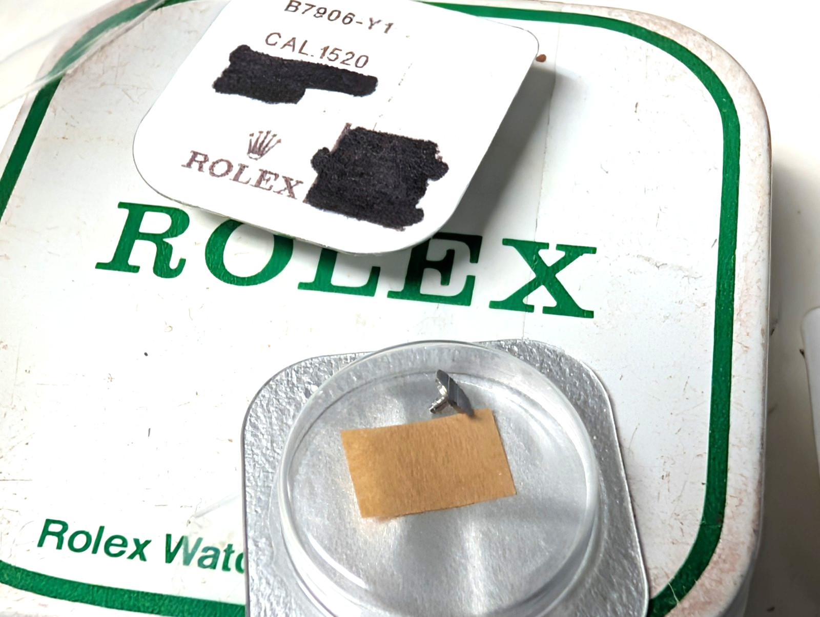 Rolex 1520 7906 Axle for oscillating weight. same calibres: 1580 7906, 1530 7906