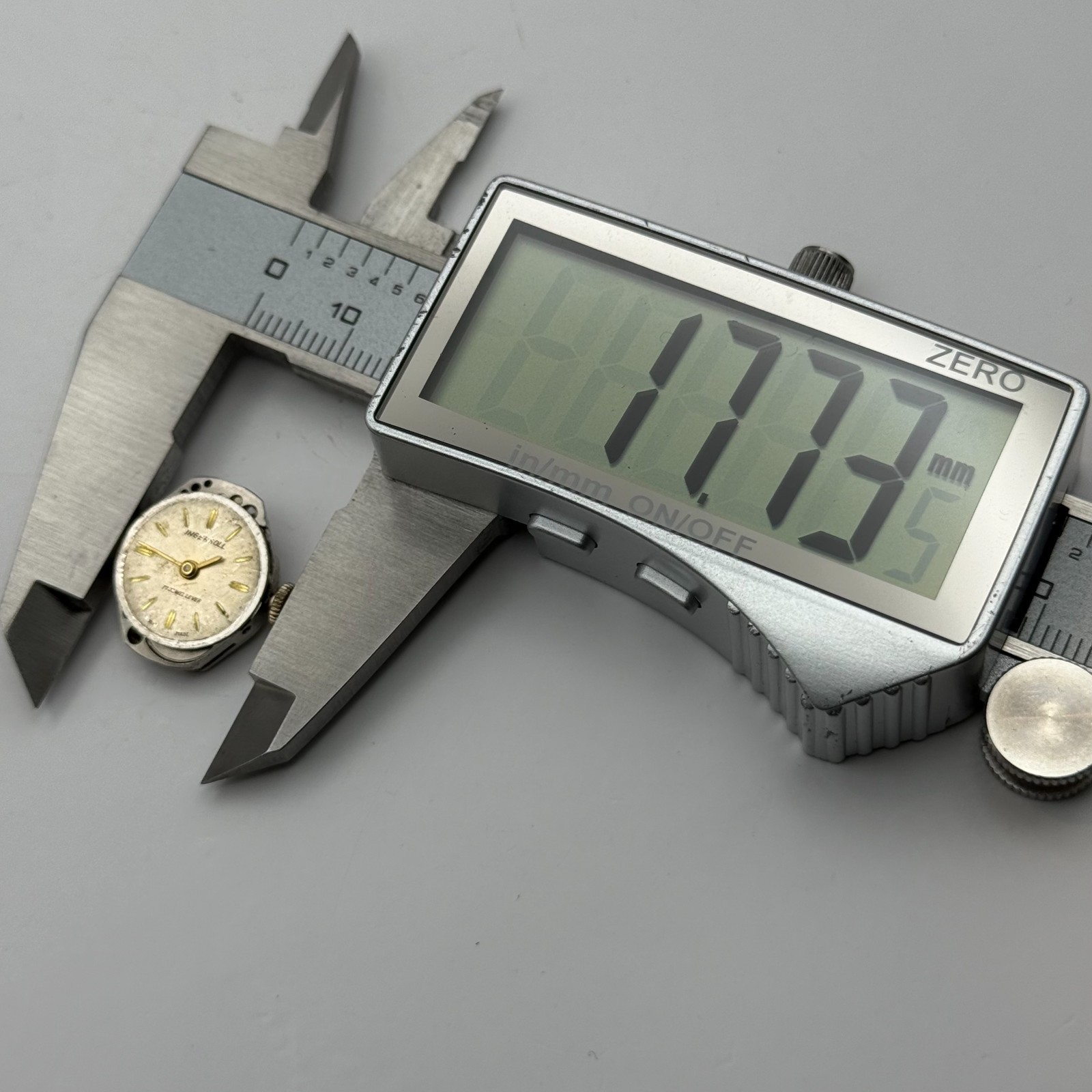 FHF ST 69-21 Watch Movement Ingersoll 17 Jewels Lever Manual Wind Parts 17.7mm