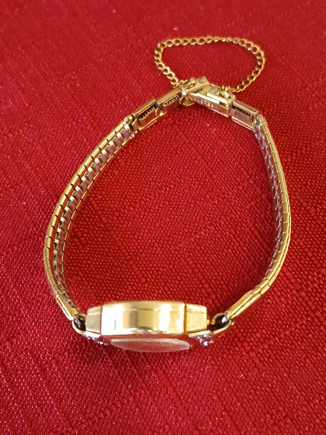 Vintage 1930s Beutiful BULOVA, Swiss 6 AM Movement Gold Plate.