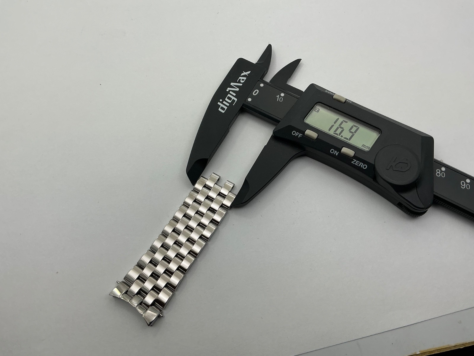 Raymond Weil 5485 Stainless Steel CONTINUOUS Partial Band