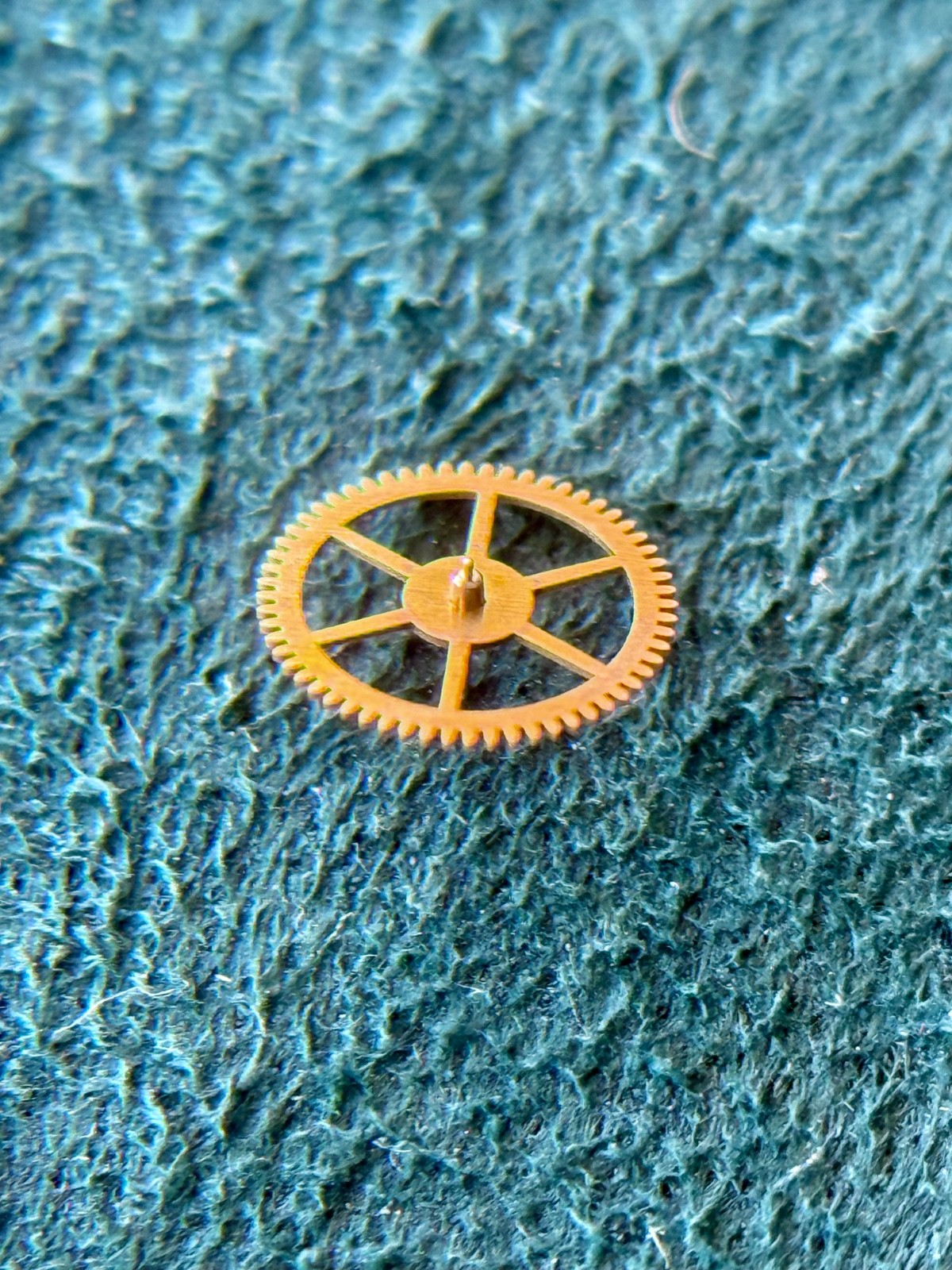 Girard Perregaux 21 Third Wheel #214/130, Long Pivot For Sweep Second Pinion