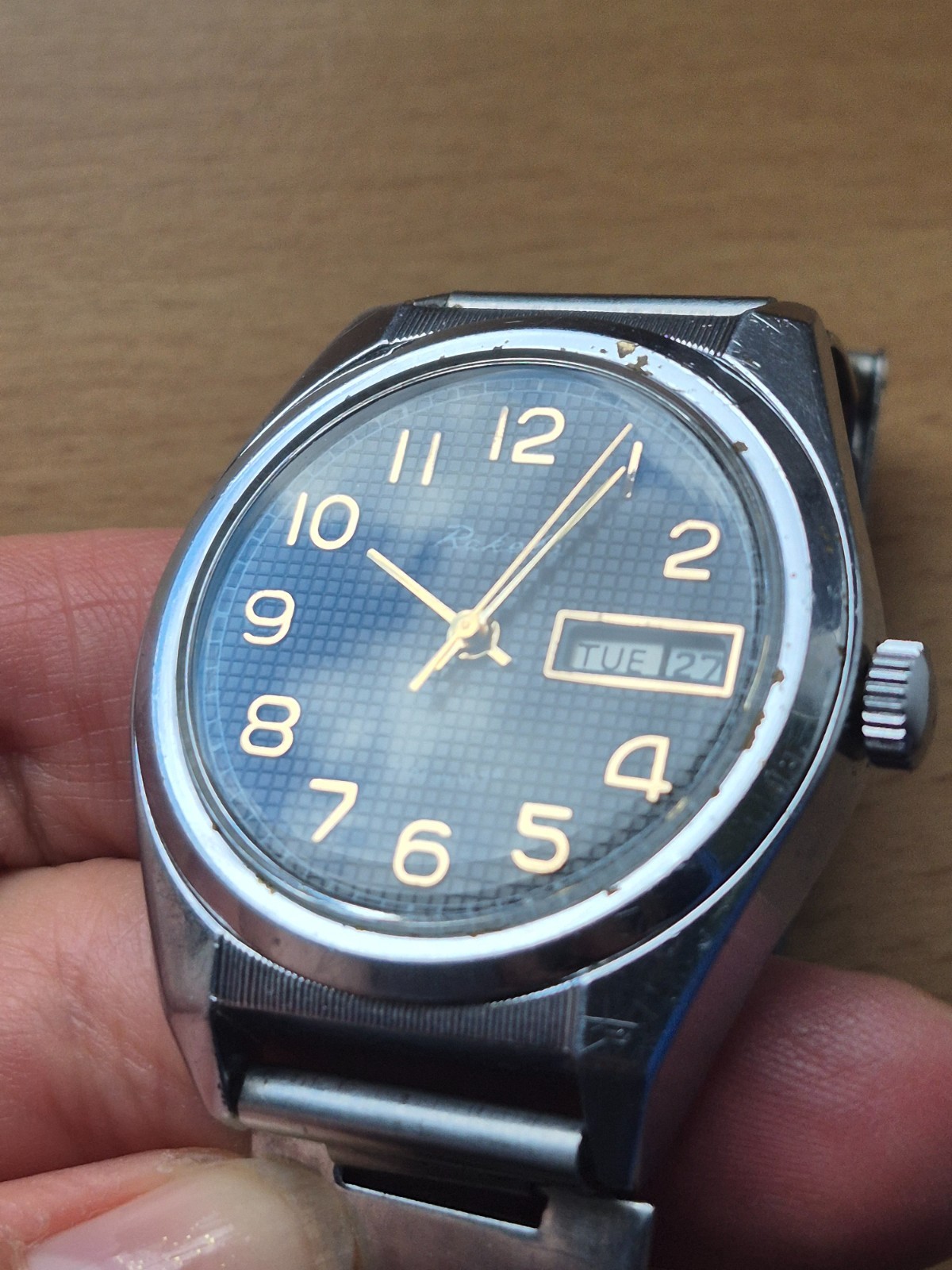 VINTAGE SOVIET LARGE WATCH RAKETA 2628.X WITH BLACK DIAL AND CALENDAR 1975-1985
