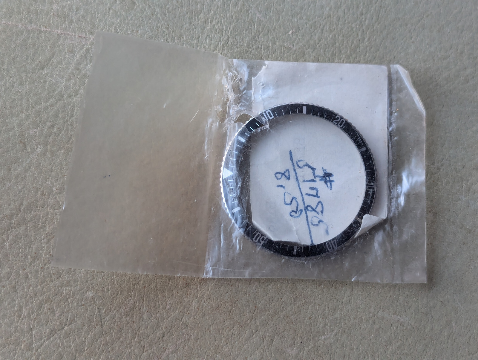 Vintage 1960’s Caravelle Sea Hunter Diver SS Bezel/Black Insert/Tension Spring