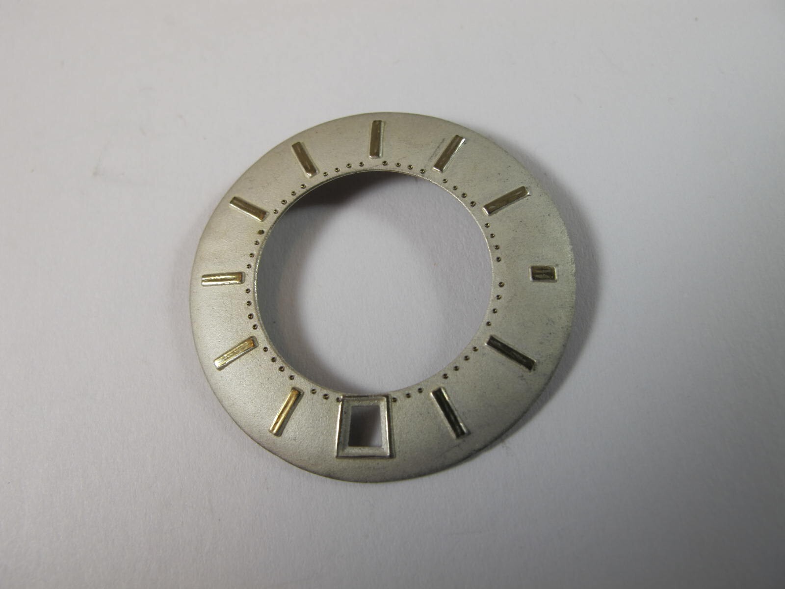 LECOULTRE CALIBER 911 MEMOVOX DAL SILVER COLOR WITH YELLOW MARKERS FOR GOLD CASE