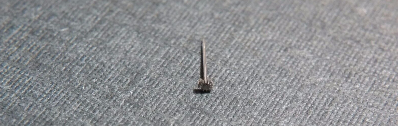 original Rolex 1530 7838 Sweep Center Second Pinion, New, open