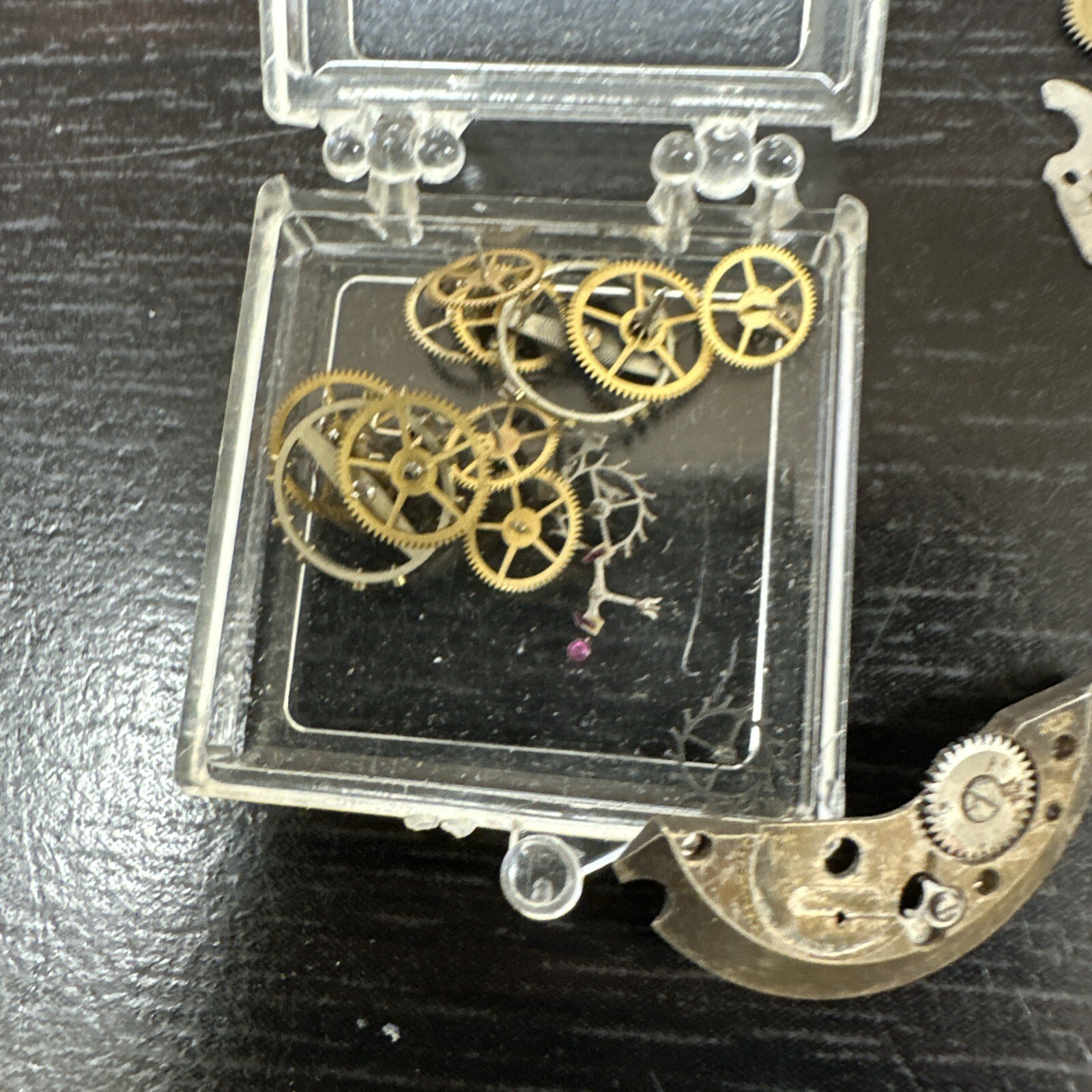 Vintage Bulova 1945 10BA 17 jewel wrist watch movement For Parts And Repairs