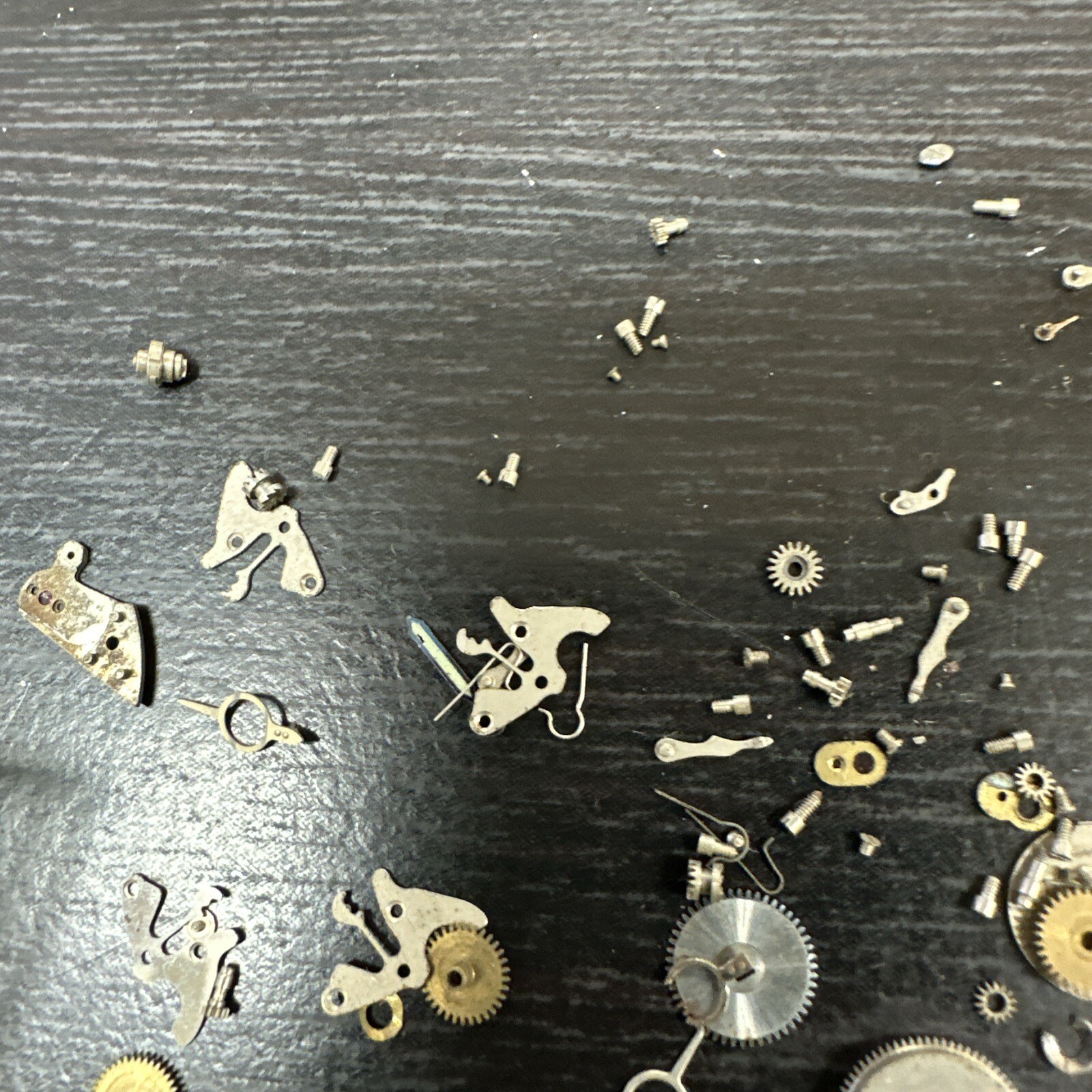 Vintage Bulova 1945 10BA 17 jewel wrist watch movement For Parts And Repairs