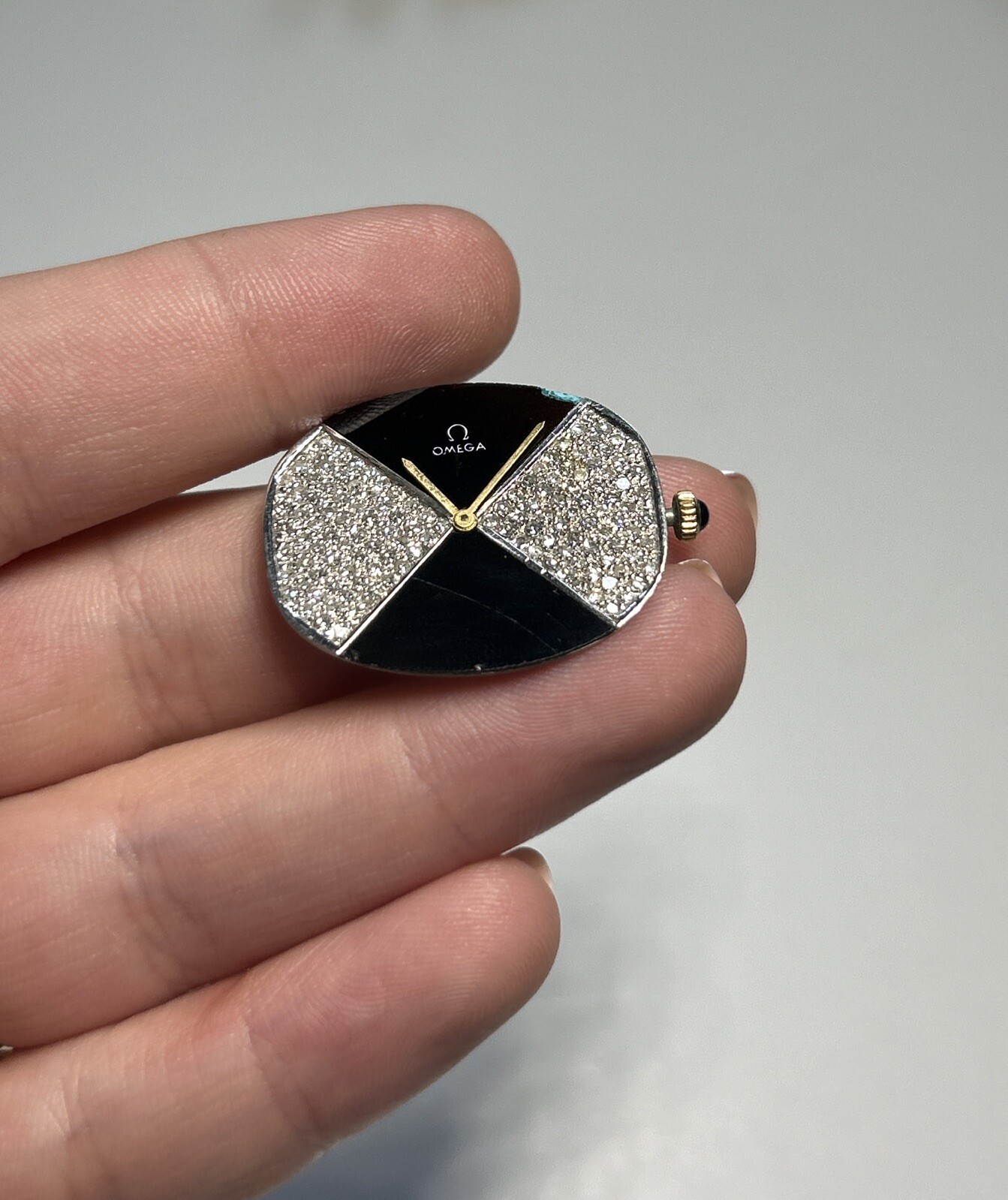 Collectible Stunning Diamond & Onyx OMEGA Cal 620 17J Swiss Men’s Watch Movement