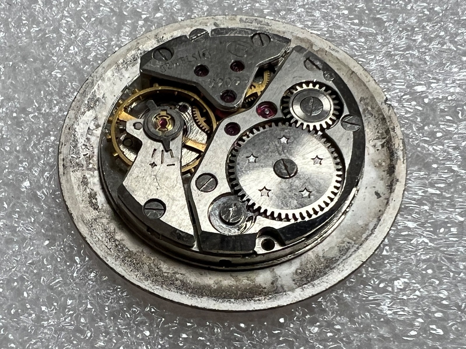 VINTAGE Vostok Wostok Cal. 2209 USSR SOVIET watch Movement. FOR PARTS