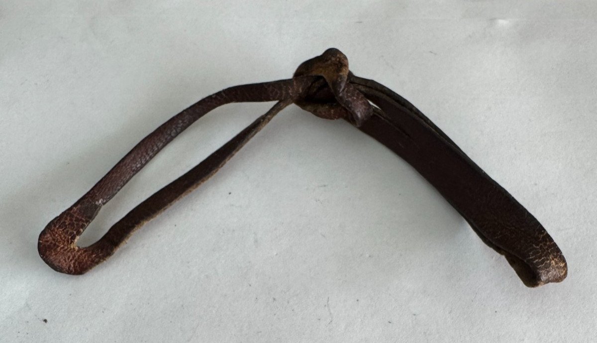 VINTAGE 6 INCH BROWN LEATHER STRAP FOR POCKET WATCH. GOOD CONDITION