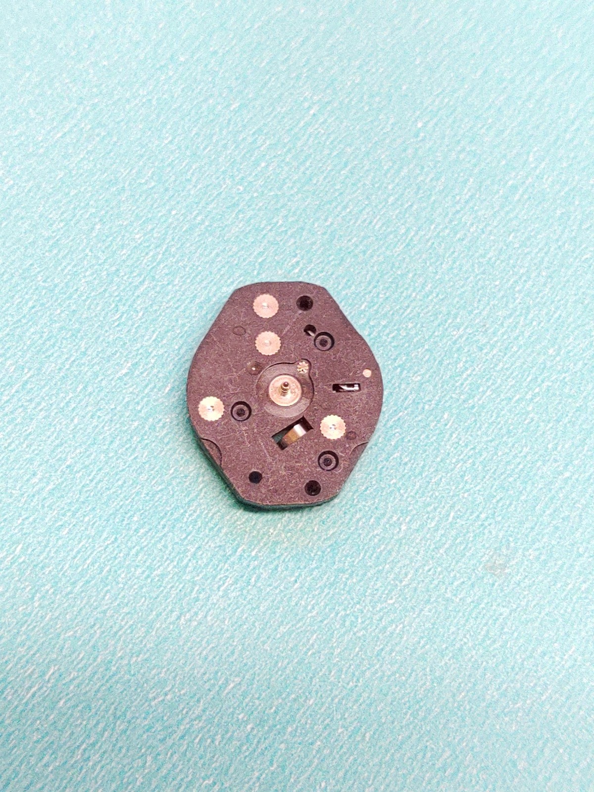 ShioJiri Y121A Quartz Movement. 3 Hand. Sets, Runs, Keeps Time 24 Hrs.