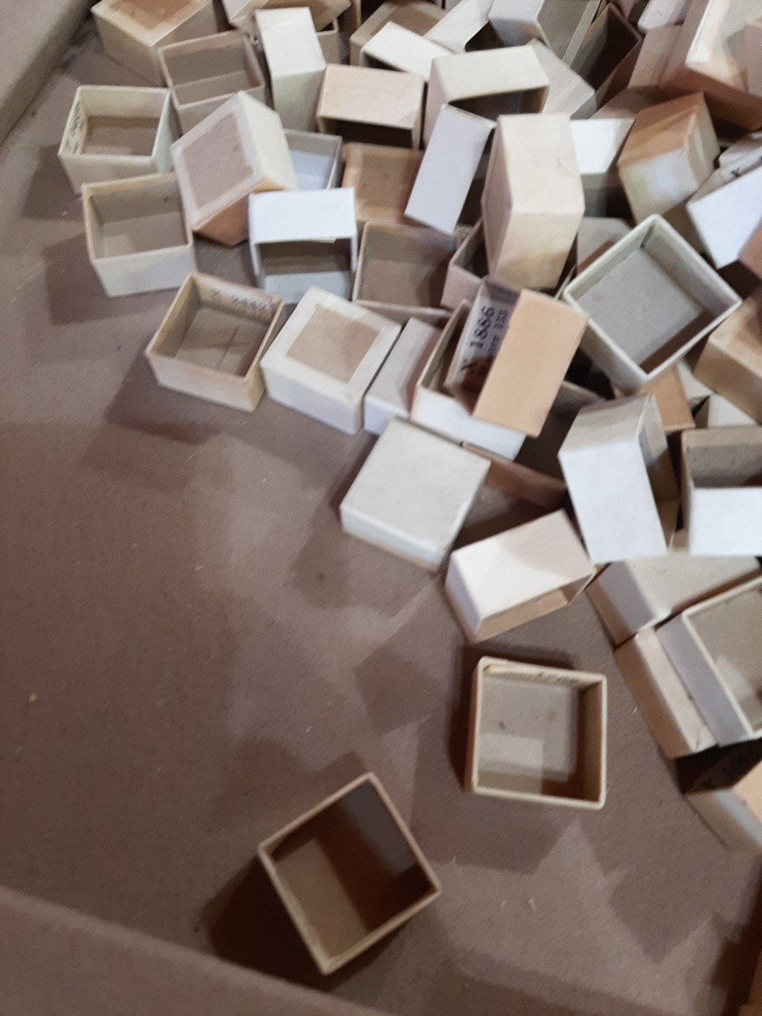 LOT OF 60 PLUS B B GLASS WATCH CRYSTALS WATCHMAKER REPAIR PLUS BOXES