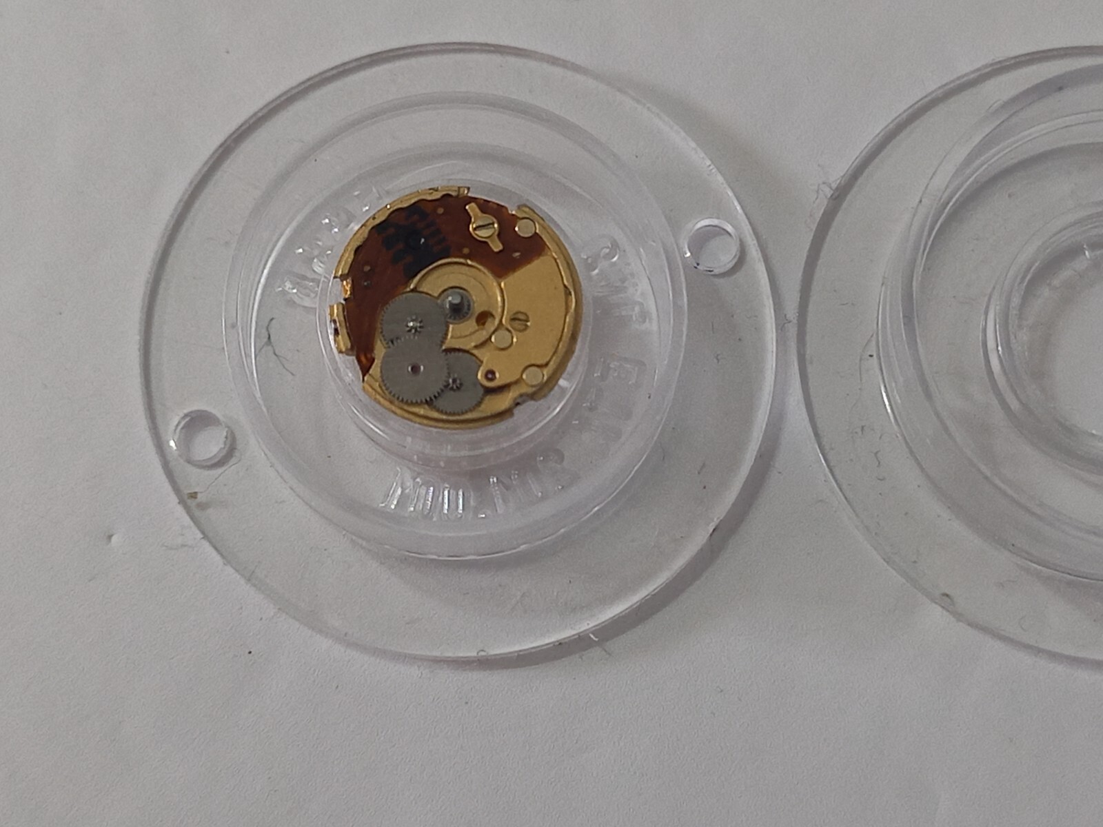 ETA 201.001 QUARTZ MOVEMENT SWISS MADE FOR PARTS REPPAIR – NOT WORKING
