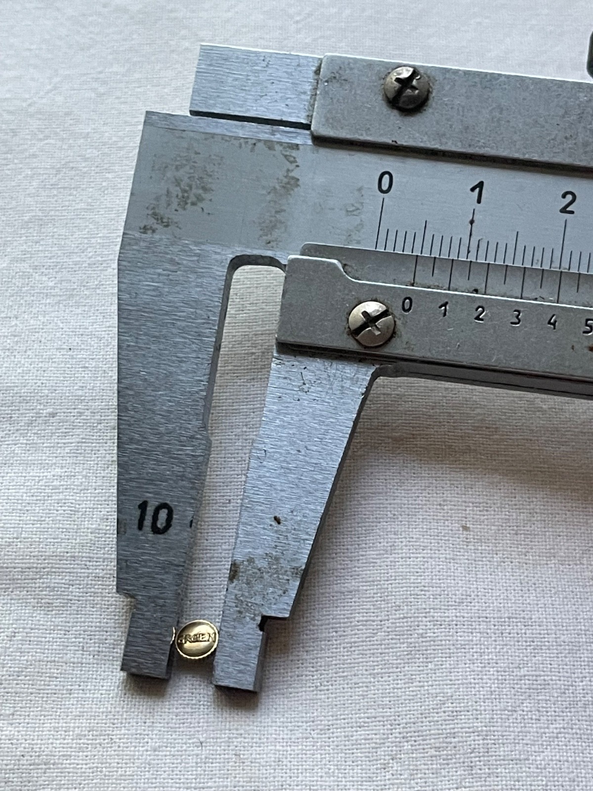 Two Gold filled Gruen 4.5mm crowns for watch – original vintage watch part
