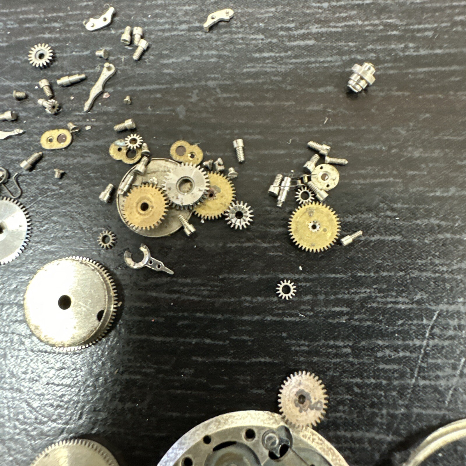 Vintage Bulova 1945 10BA 17 jewel wrist watch movement For Parts And Repairs
