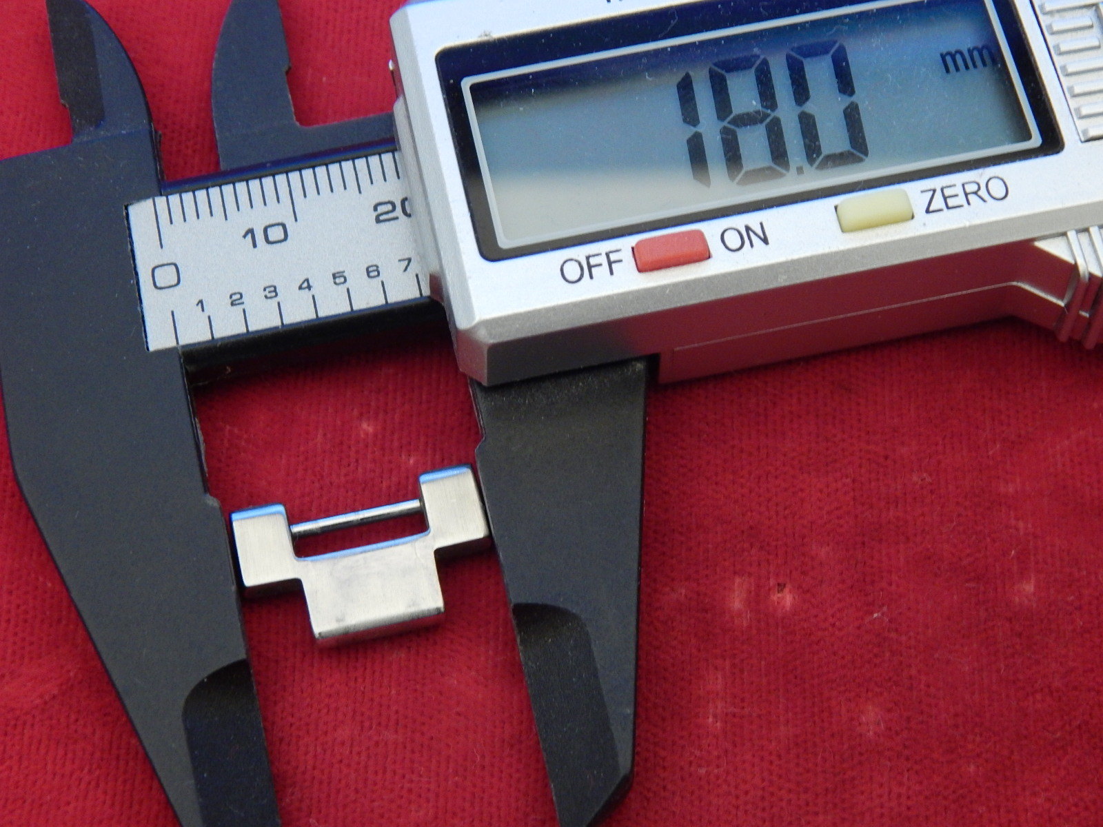 CONCORD SOLID STEEL STEEPLECHASE BAND BRACELET 18MM HALF LINK
