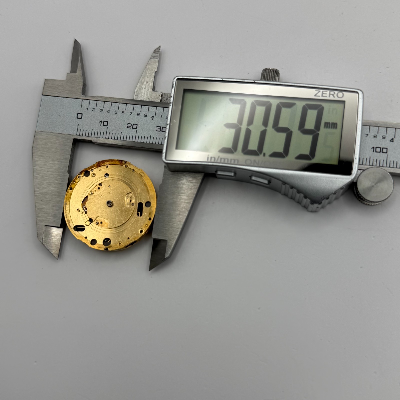 ETA 251.262 Watch Movement – Running – Quartz – For Parts / Repair – 30.5mm