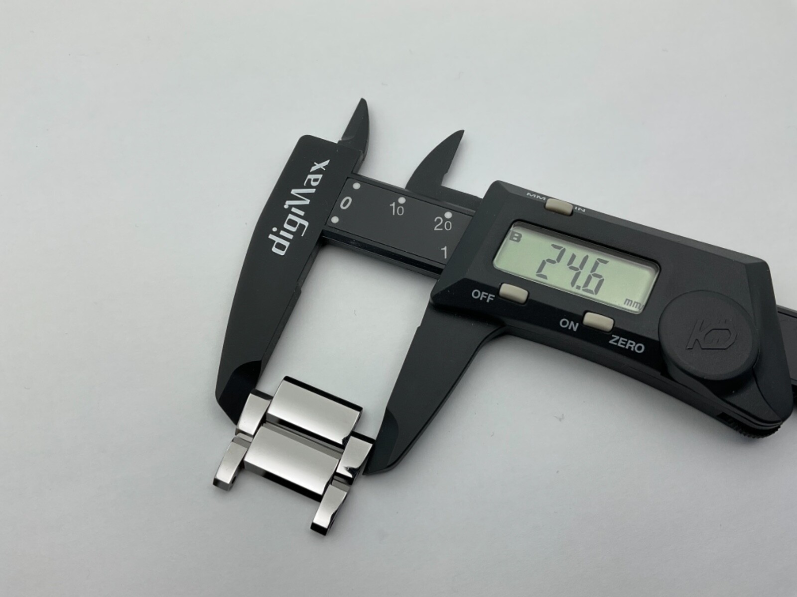 Men’s Movado Tungsten 89 C6 1453 Partial Band 0605621 / 0606499 READ DESCRIPTION