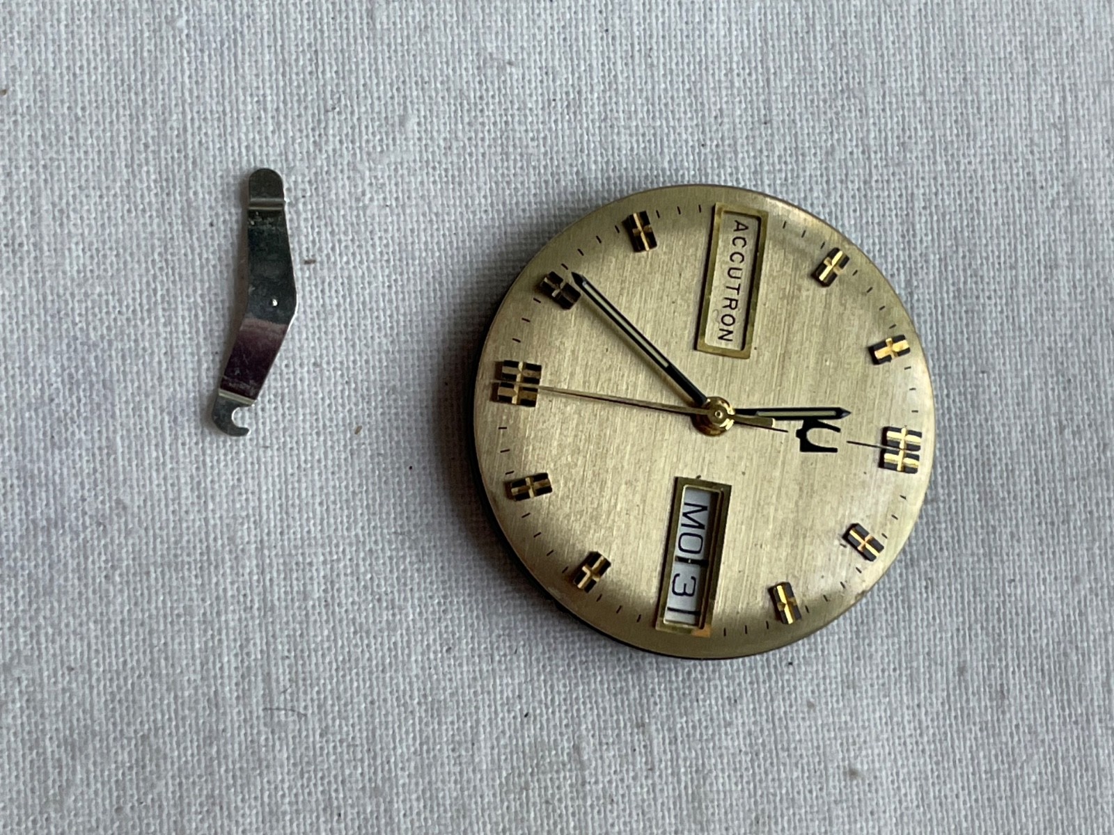Bulova Accutron NICE dial with other swiss movement for watch AS IS, lot2307