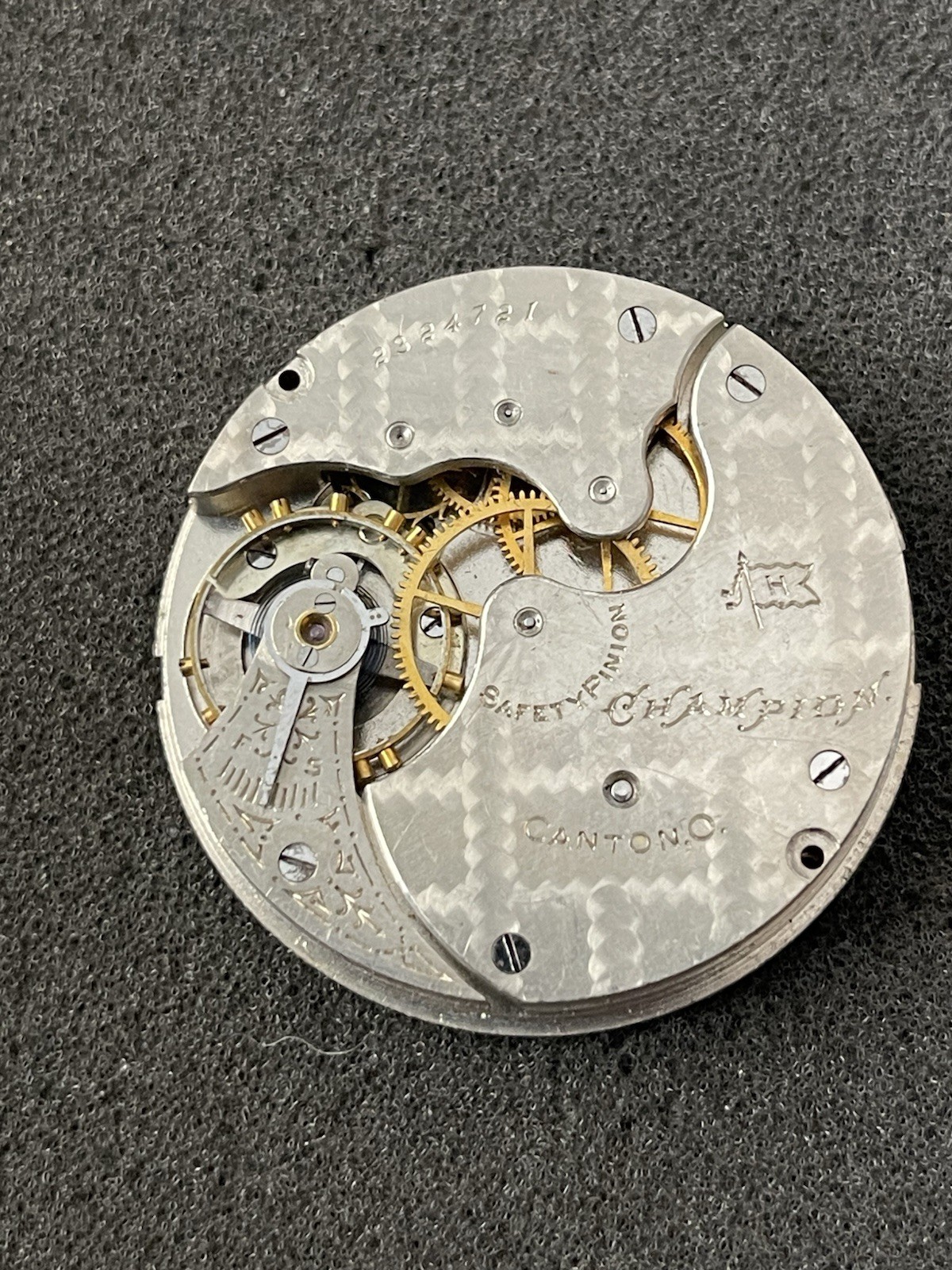 A-218 Antique 1907 Hampden “Champion” Pocket Watch Movement & Dial 7 Jewel