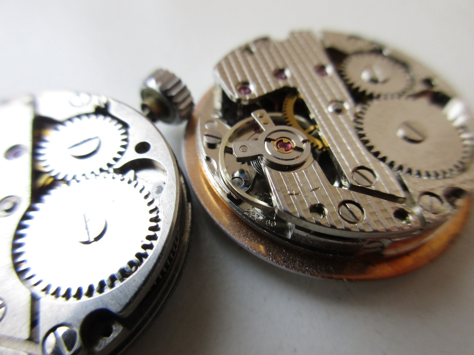 FE France Ebauche cal. 233-60 watch movements (2 pcs) – running
