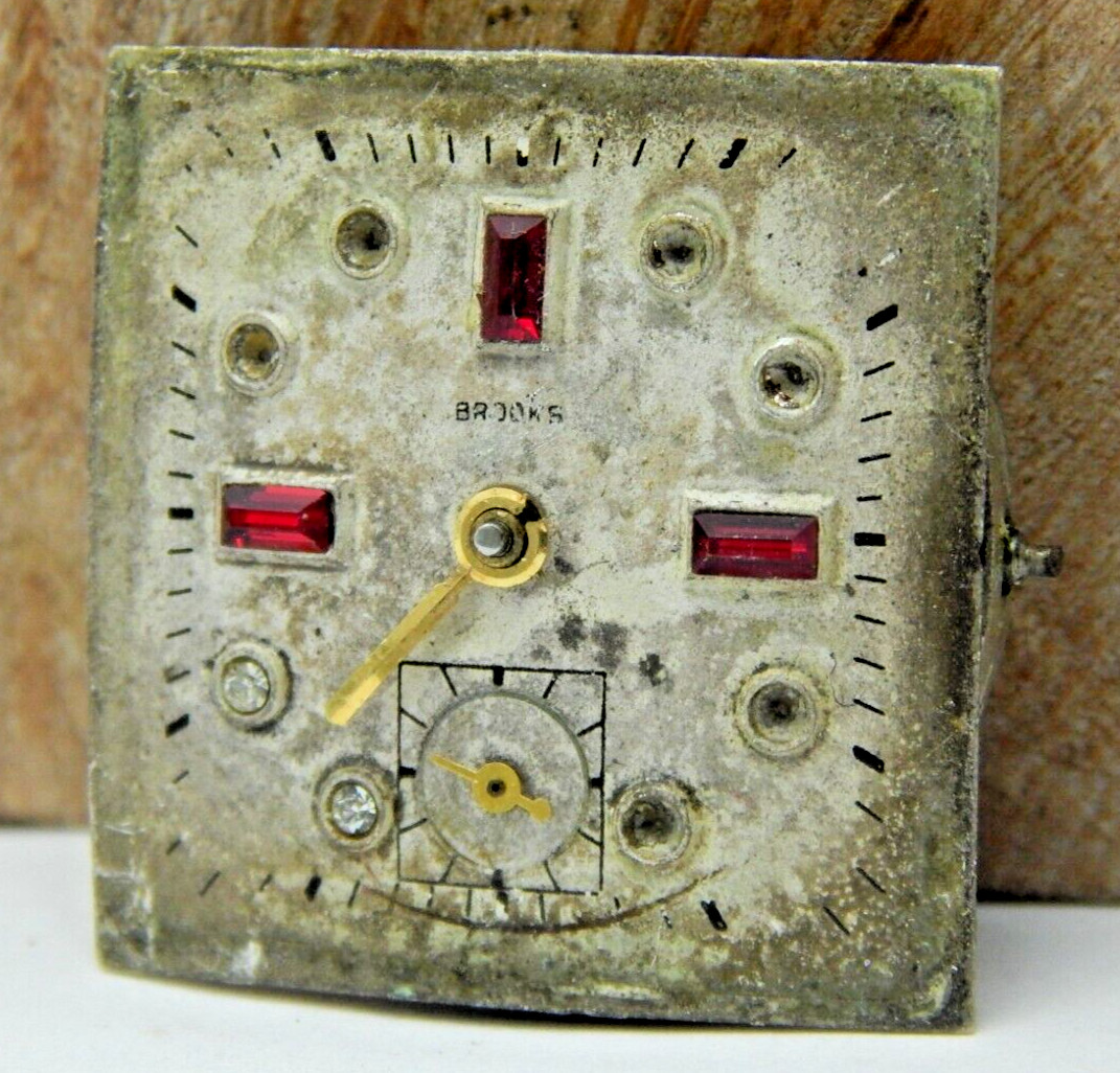 Vintage Helbros 209 17 jewel men’s wrist watch movement with gemmed dial & hands