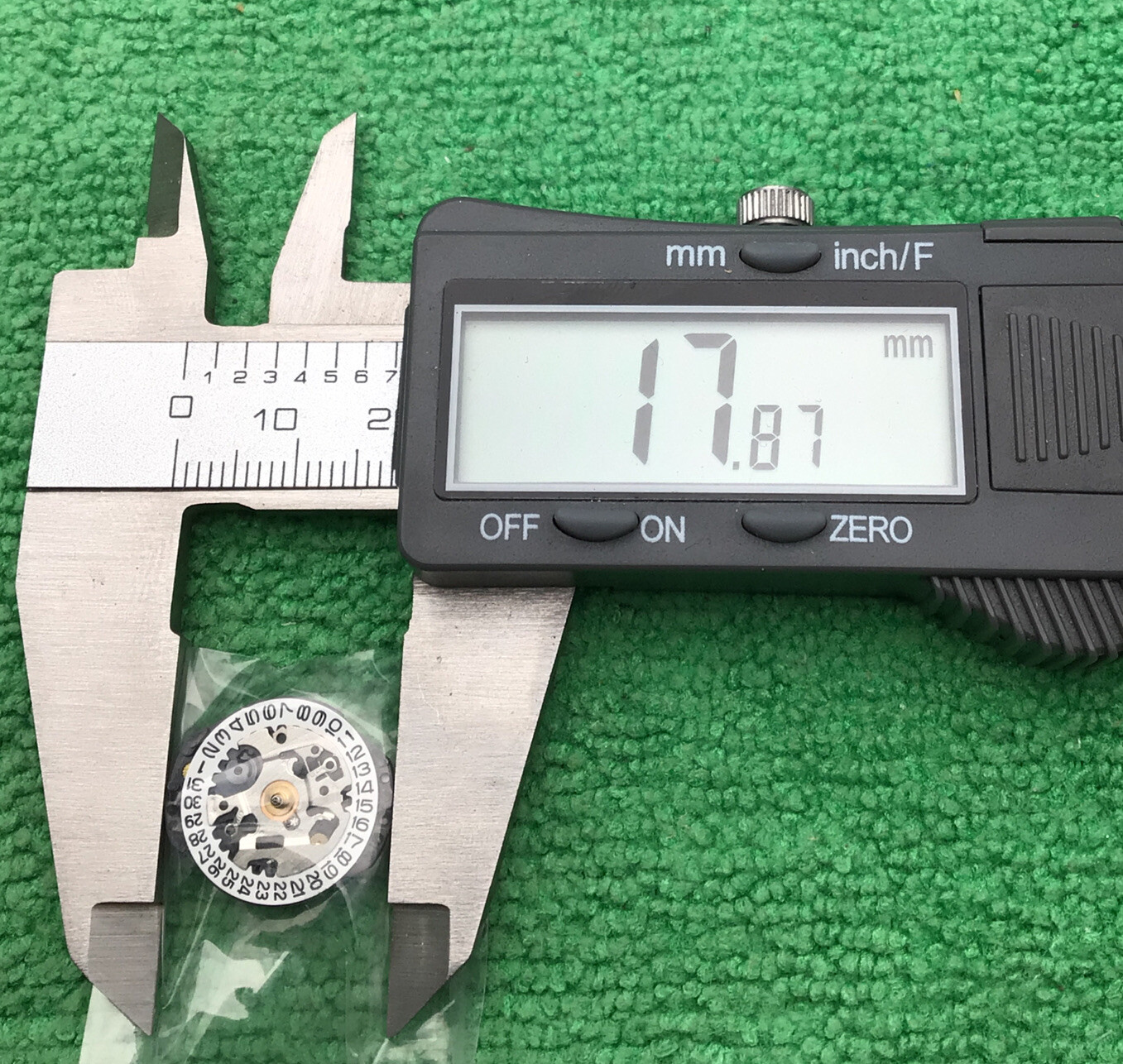 SEIKO VX82 Replacement Japan Movement With Stem, Date At 3, NOS