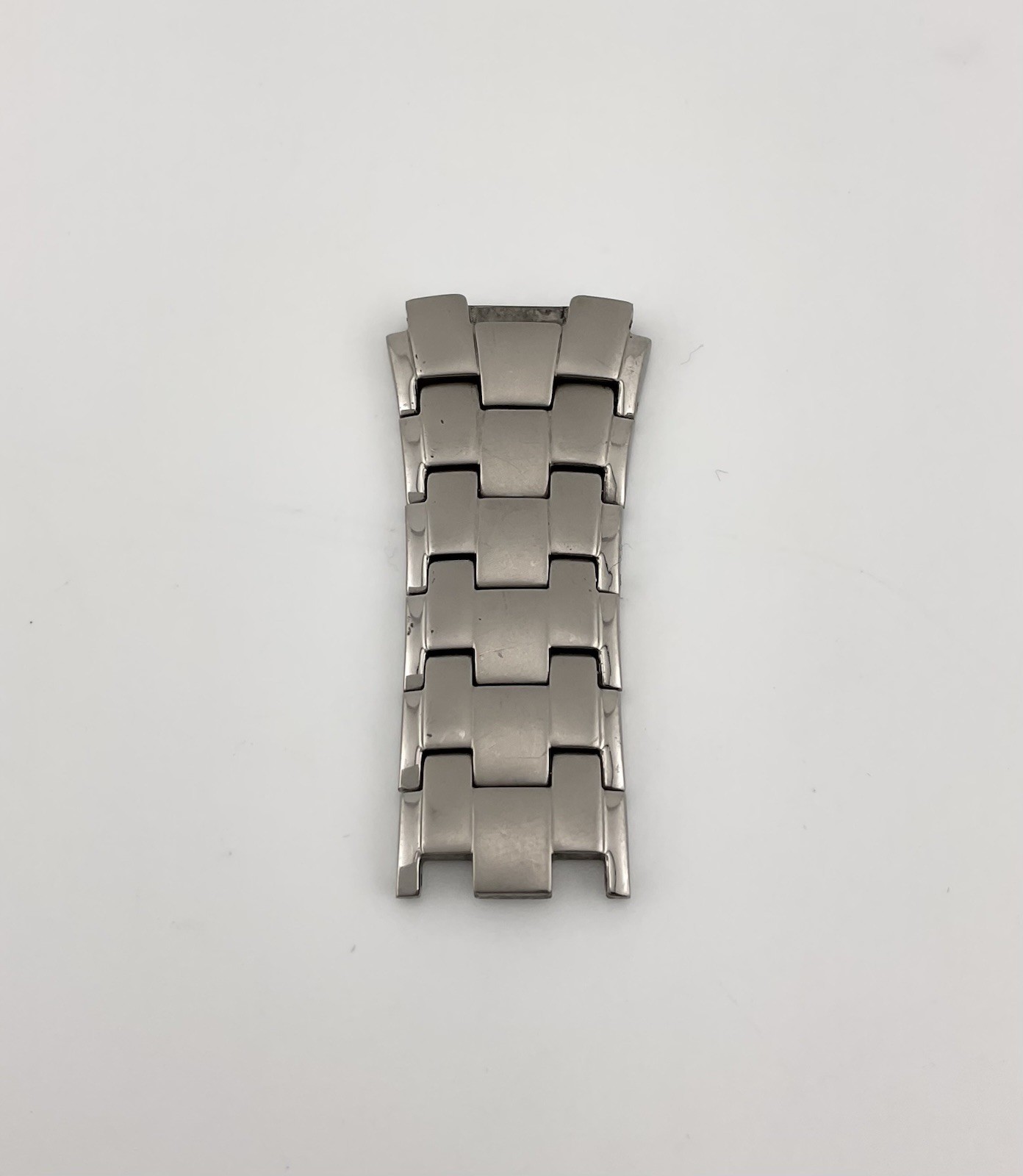 Citizen Eco Drive Titanium E111-S049610 Watch Partial Band