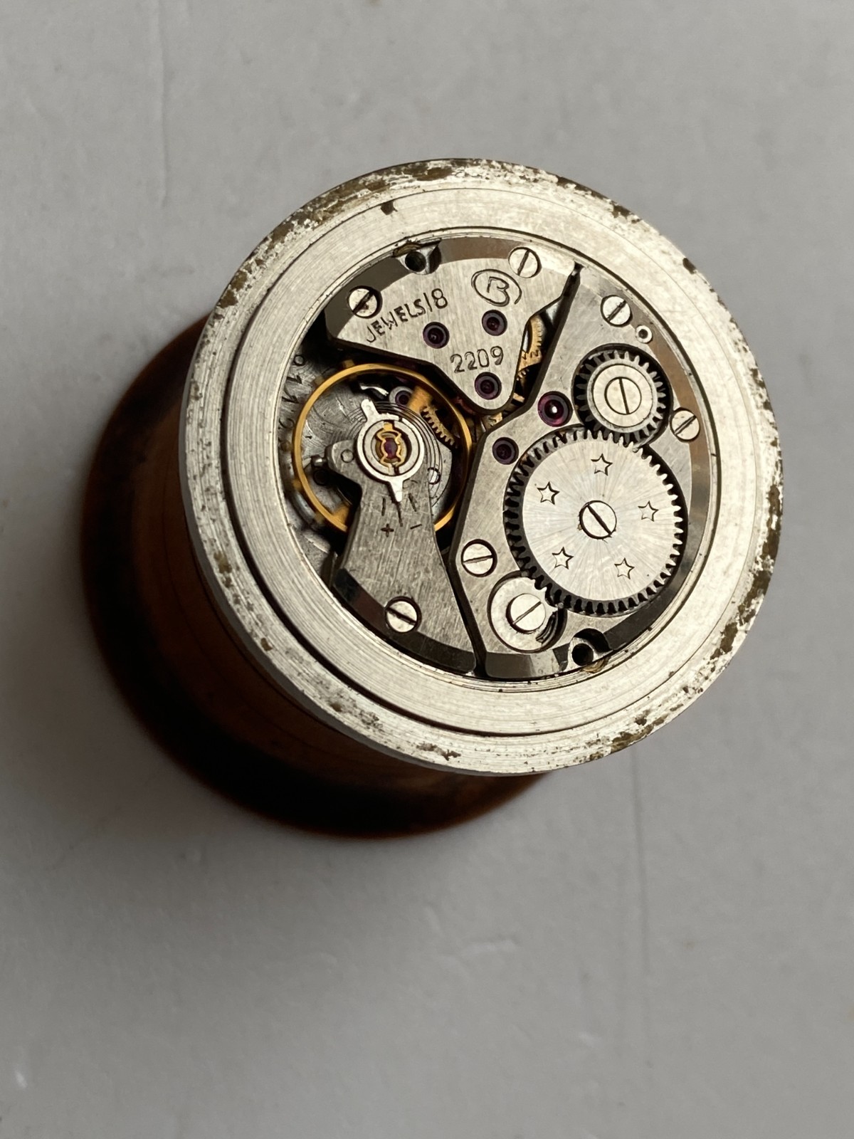 VINTAGE MEN WRIST WATCH PARTS MOVEMENT WOSTOK ВОСТОК 18 JEWELS 2209 CCCR USSR
