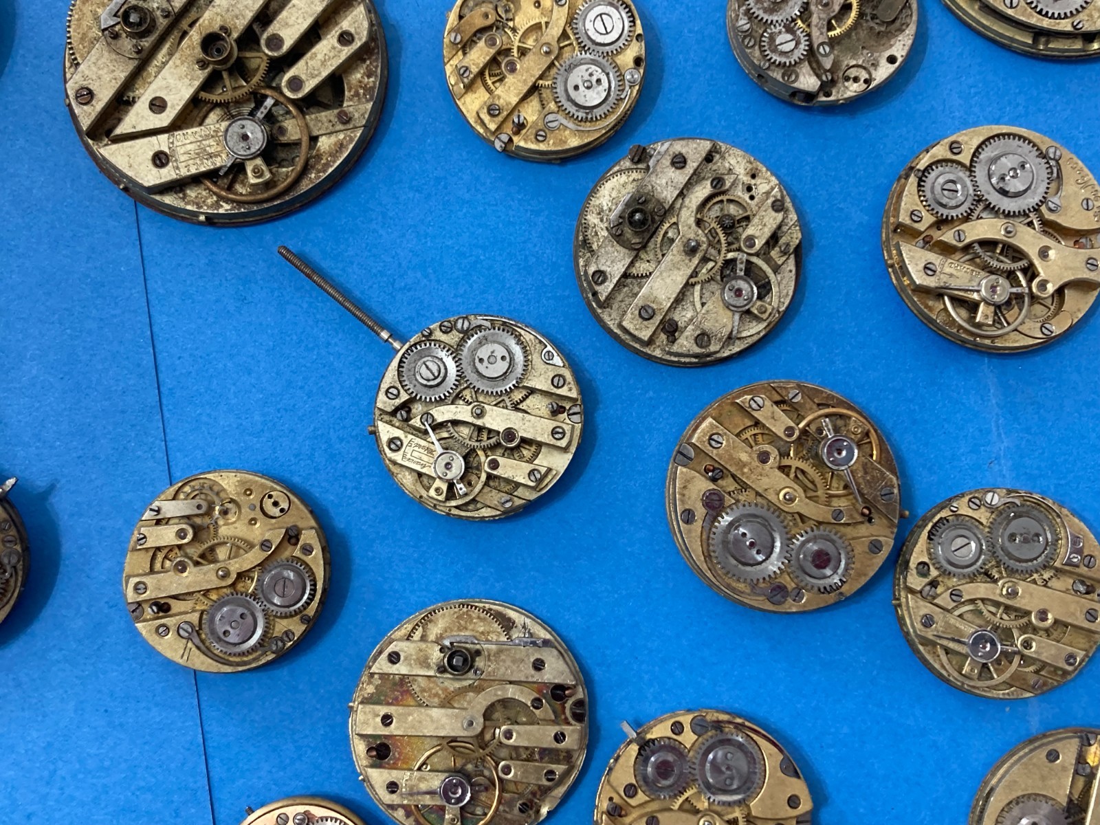 LOT OF NO.44 OLD VARIOUS POCKET WATCHES FOR POCKET WATCH TO RESTORE PARTS.