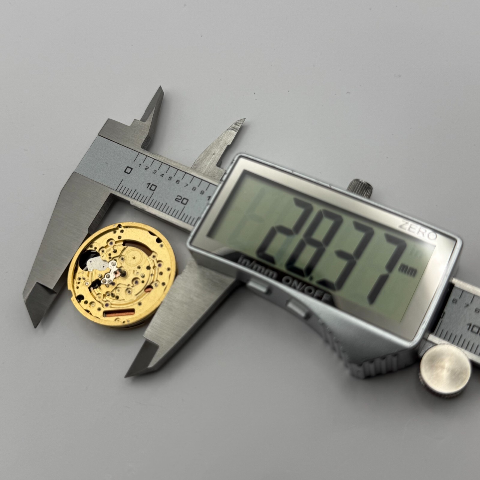 Ronda 5040.D Watch Movement Quartz Swiss R9 13 Jewels Parts Repair Spares 28.3mm