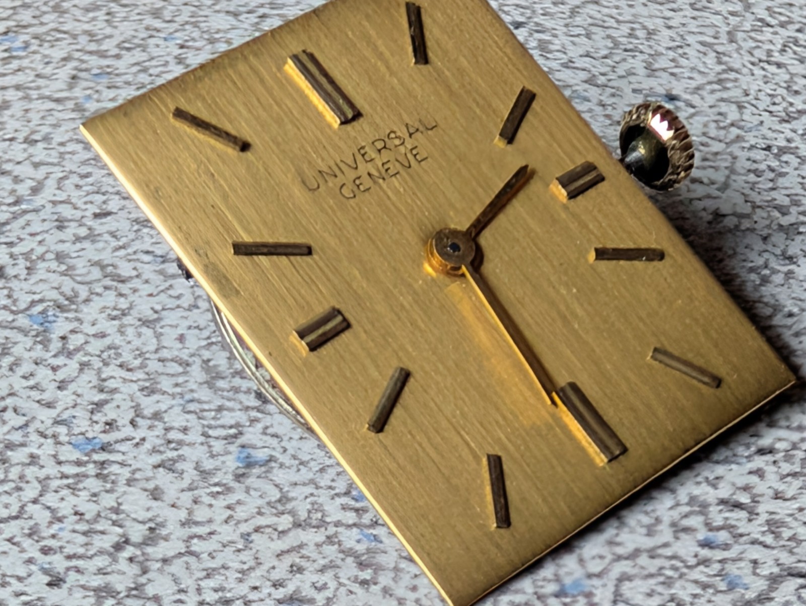 VNTG UNIVERSAL GENEVE CAL 42 MANUAL 17J WATCH MOVEMENT, DIAL & HANDS RUNS~PARTS