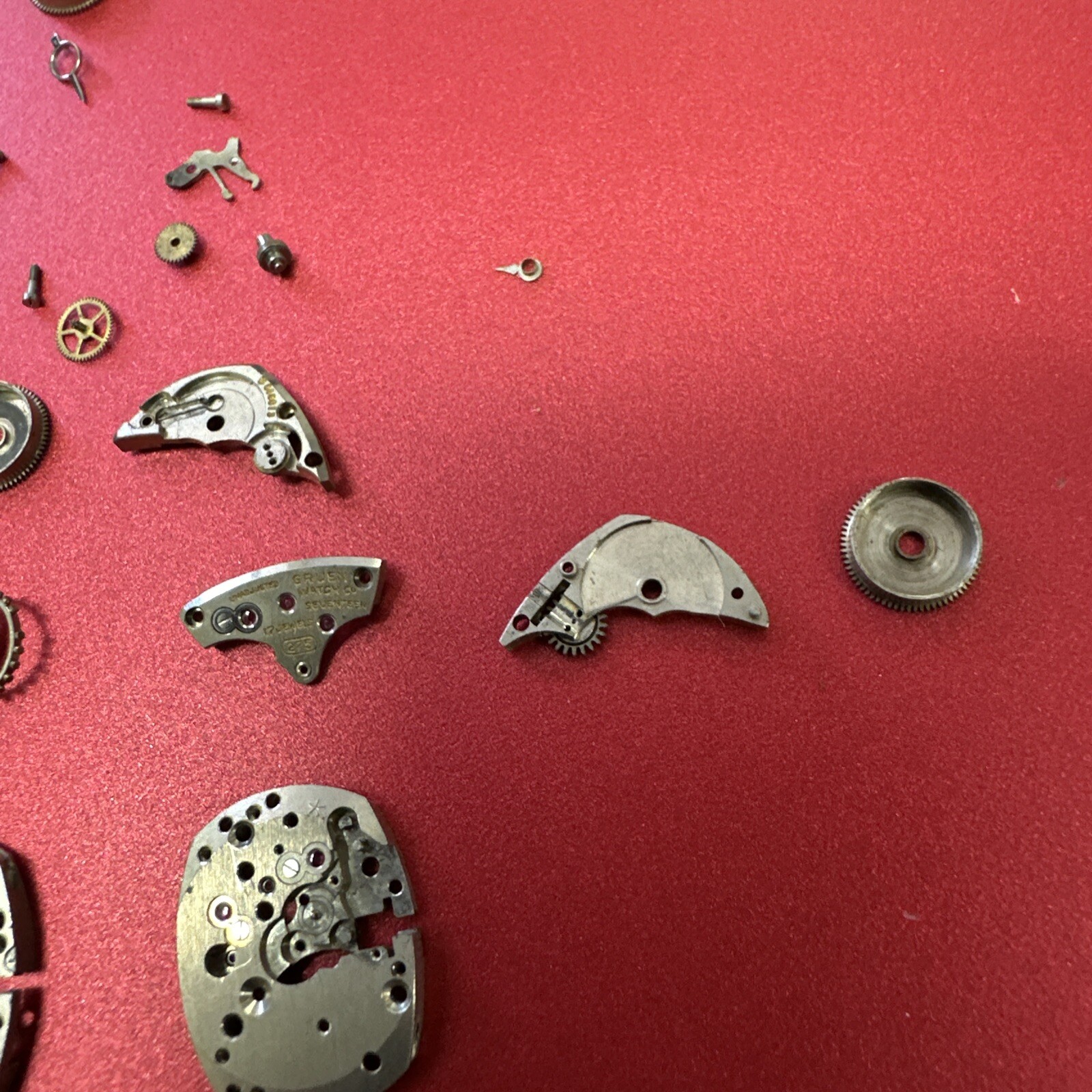 Vintage Gruen Precision 275-295 17jewel wrist watch movement For Parts & Repairs