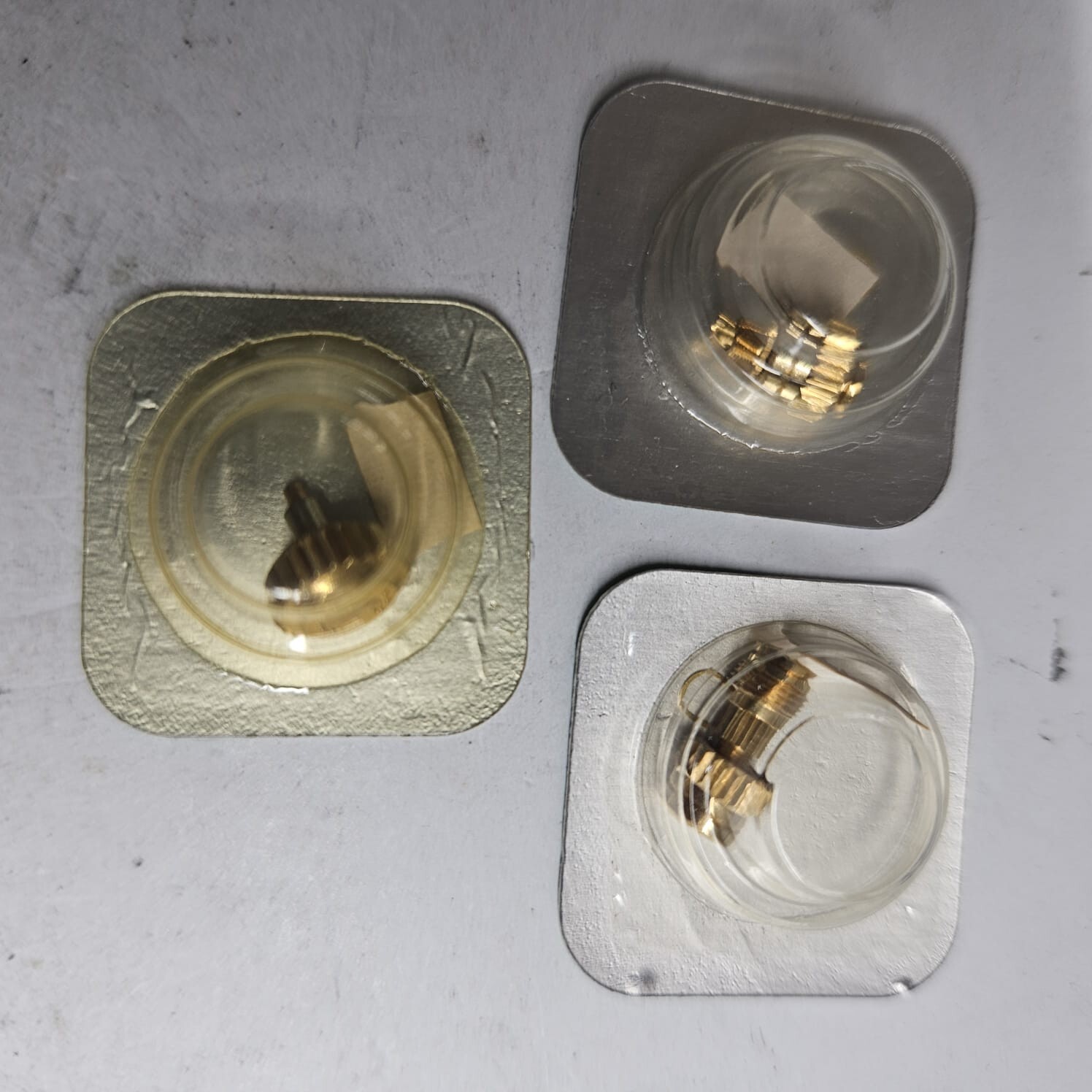 ROLEX DAYTONA 6263-6265 18KT GOLD TRIPTYCH – NO.2 BUTTONS + NO.1 WINDING CROWN