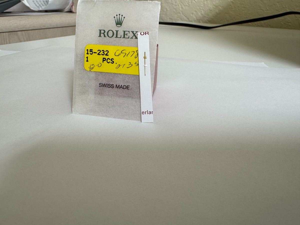 NOS Genuine Rolex 15-232 18K Yellow Gold Second Hand 2135
