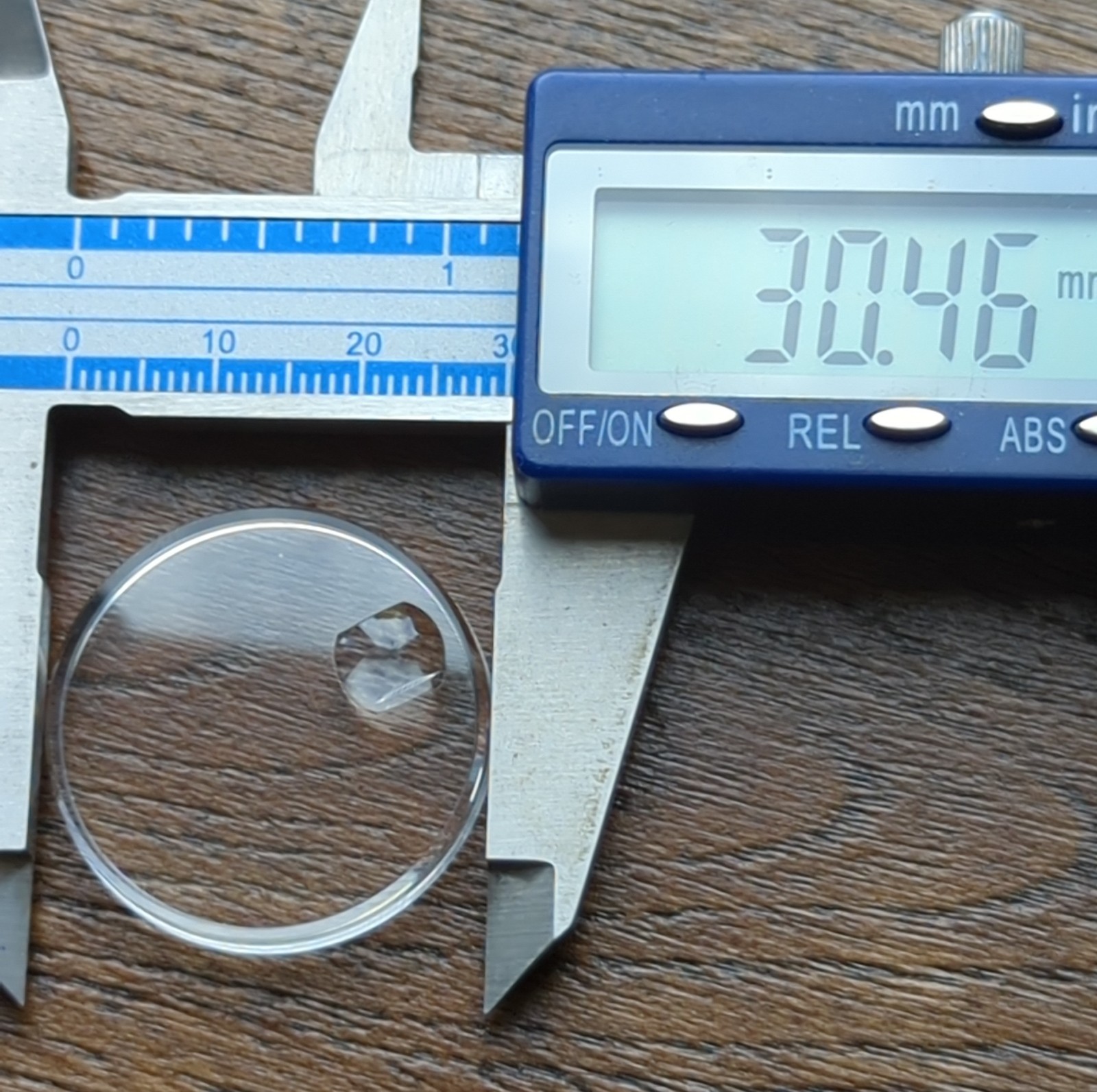 Rolex 25-127 Original Acrylic Crystal 1970s Top hat for Submariner 1680 (V68)