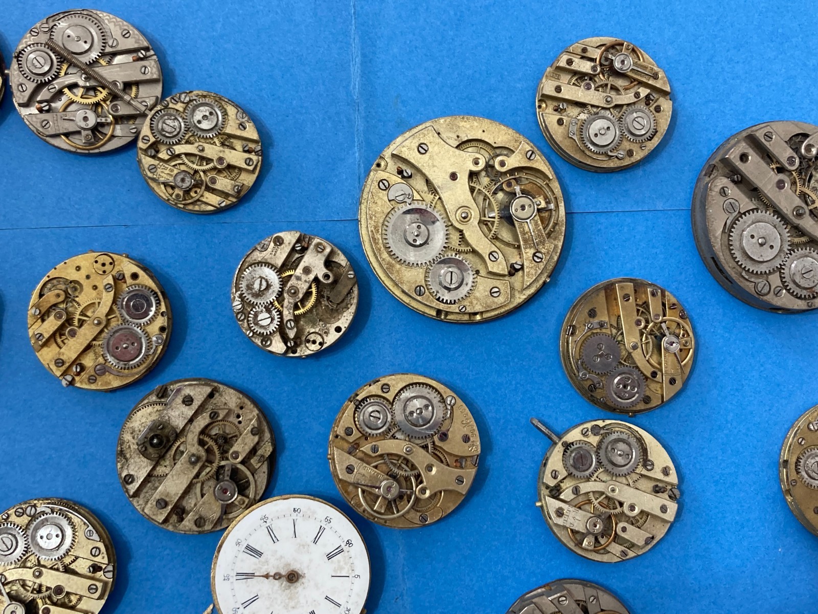 LOT OF NO.44 OLD VARIOUS POCKET WATCHES FOR POCKET WATCH TO RESTORE PARTS.