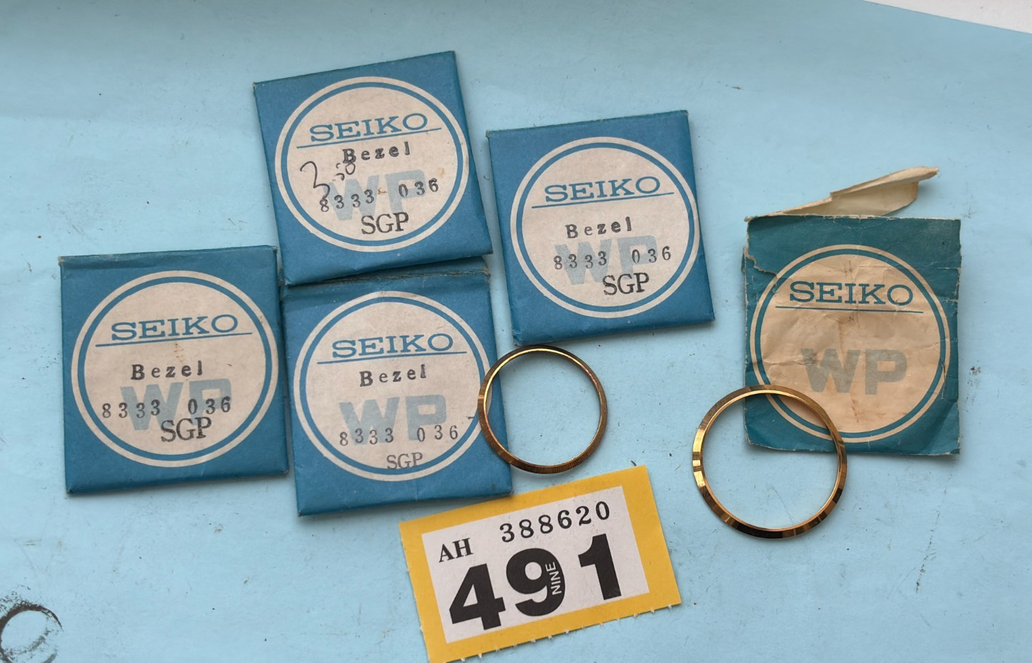 SEIKO GENUINE BEZELS 4 are 8333036 size 25.90 mm Other label faded size 30.28