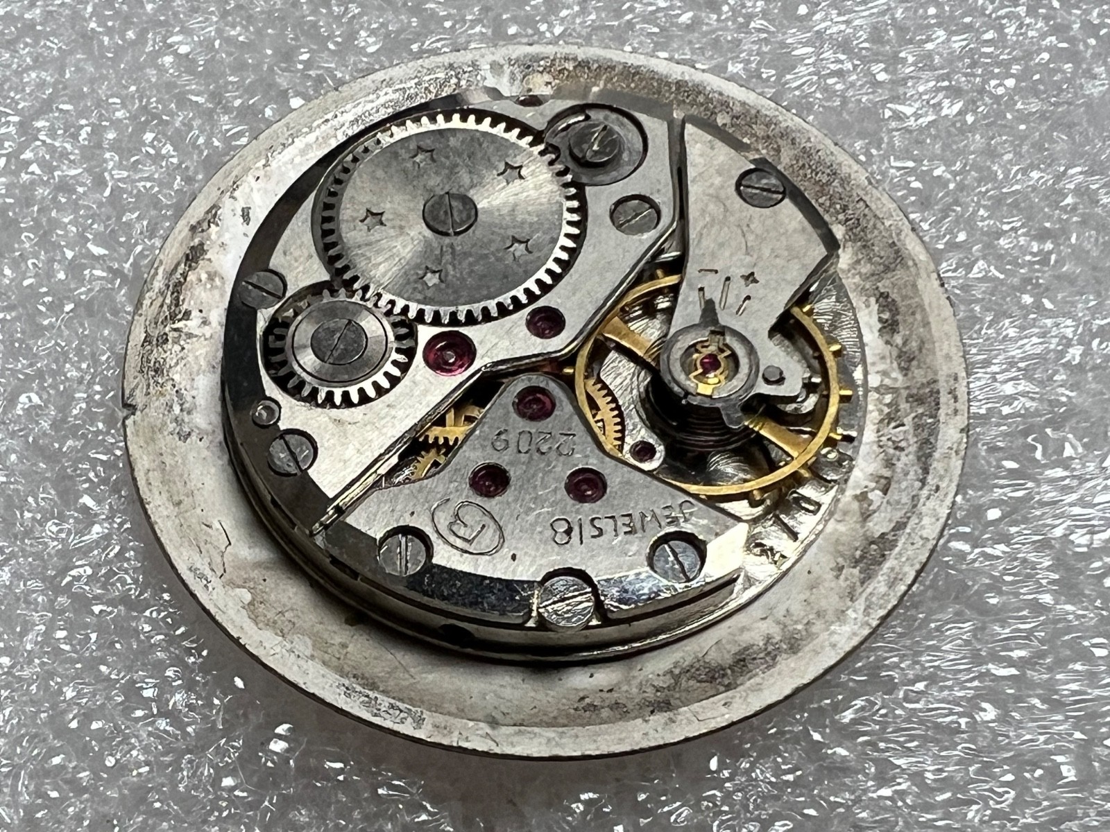 VINTAGE Vostok Wostok Cal. 2209 USSR SOVIET watch Movement. FOR PARTS