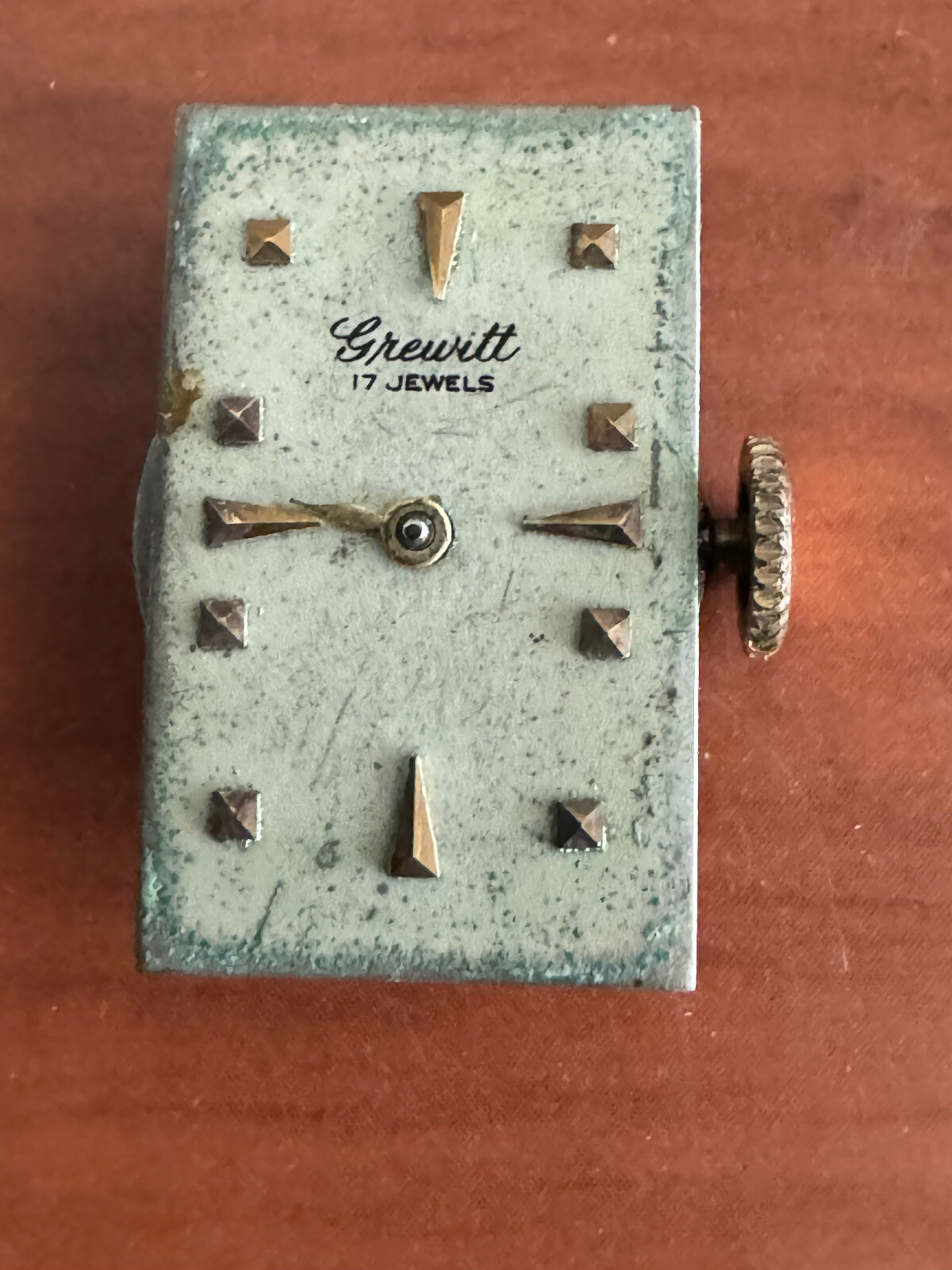 VINTAGE 18.20 X 15.10 MM SWISS CRAWFORD WRIST WATCH MOVEMENT KEEPING TIME 17 J