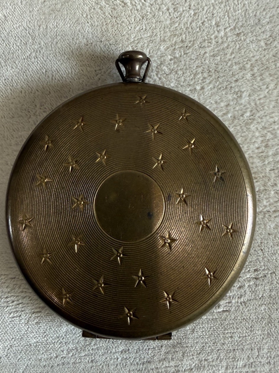 Vtg Gold Tone Round Hinged Cosmetic Compact Case Star Engraved W/Powder & Pad
