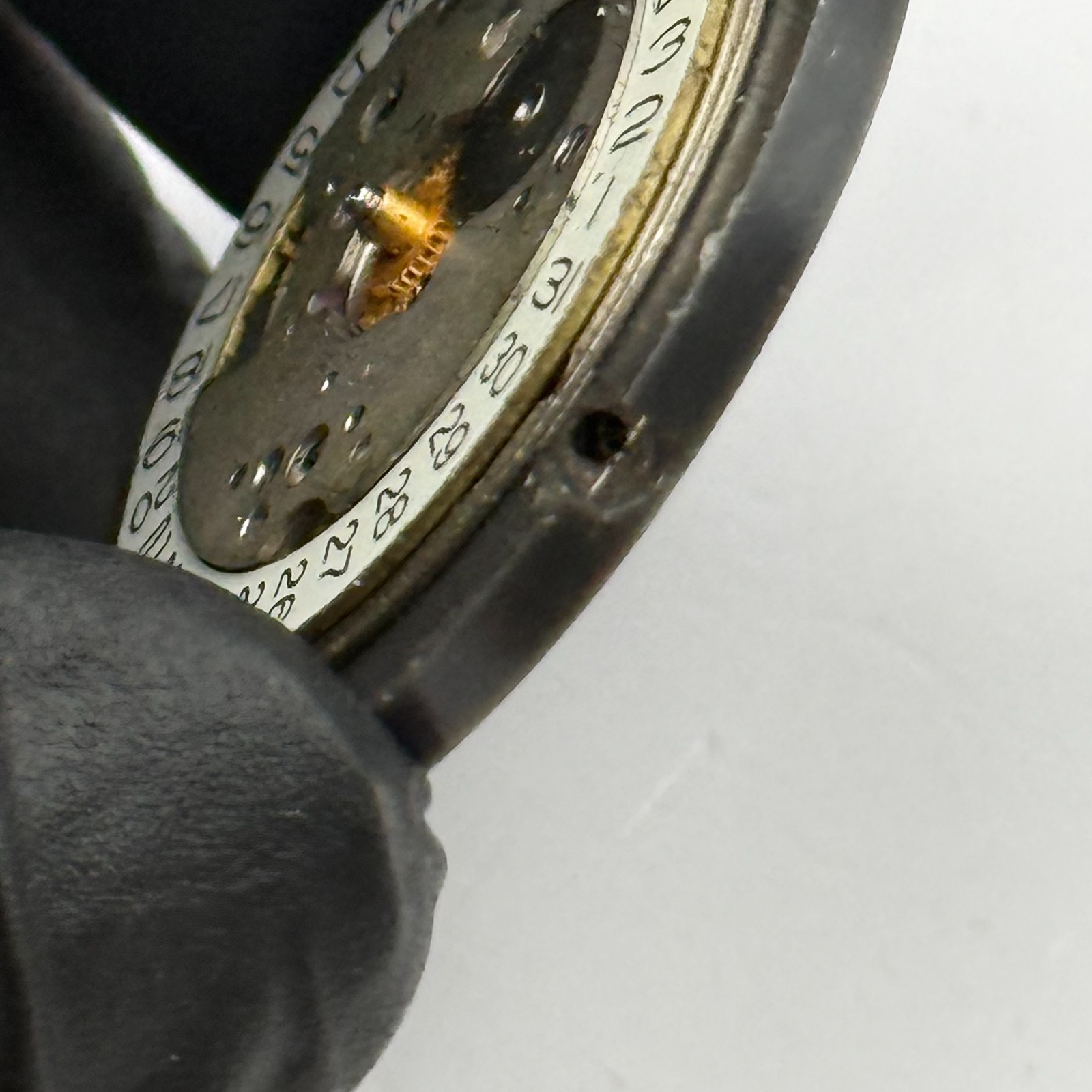 Sekonda Date Watch Movement Incomplete Manual Wind Vintage Parts Repair 25.7mm