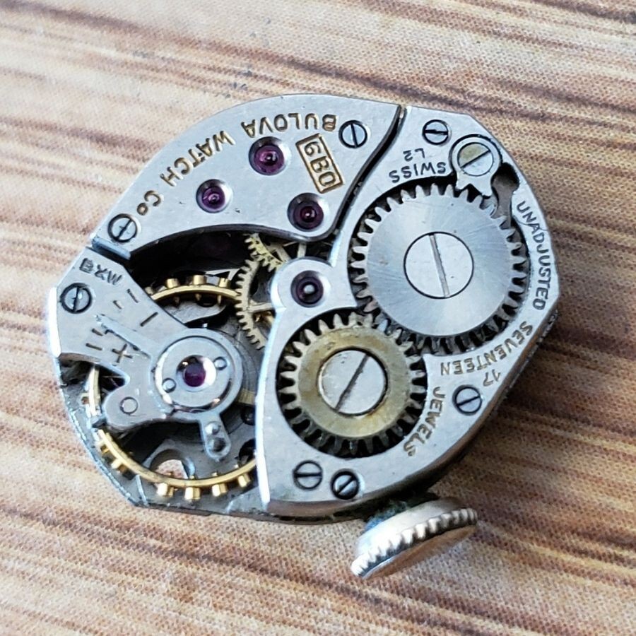 Bulova 6BO 1952 L2 BXW 17 Jewel Swiss Watch Mechanical Movement Vintage WP2